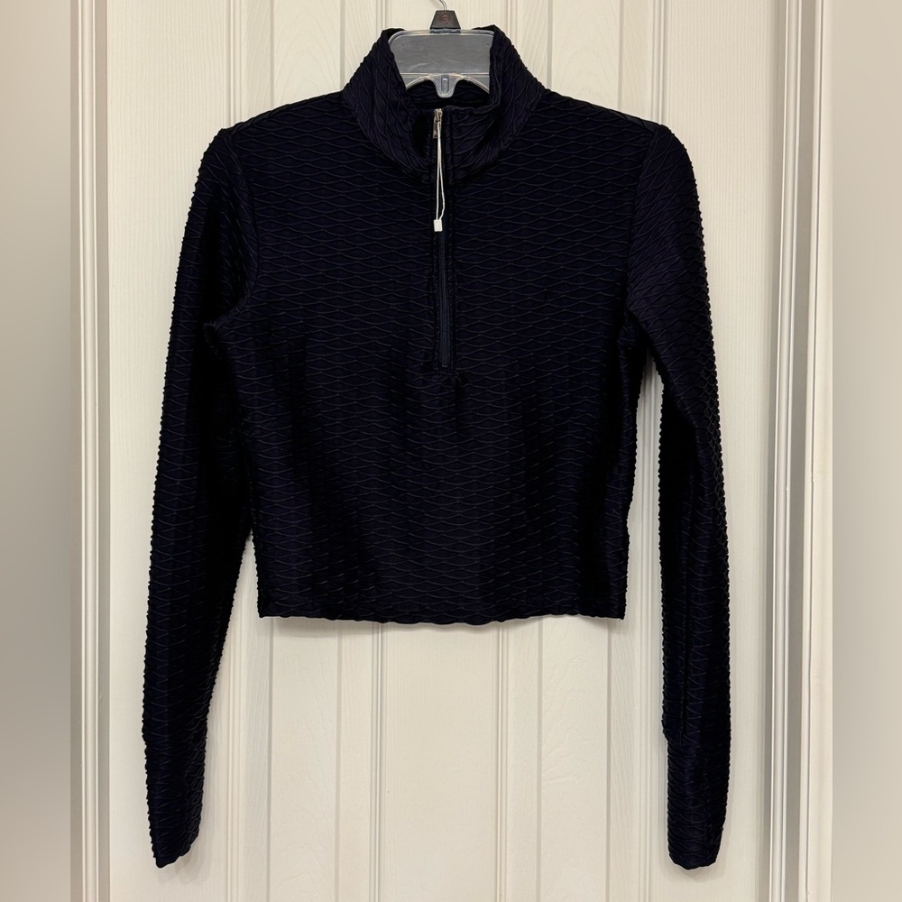 NWOT BuffBunny Black Permafrost Pullover